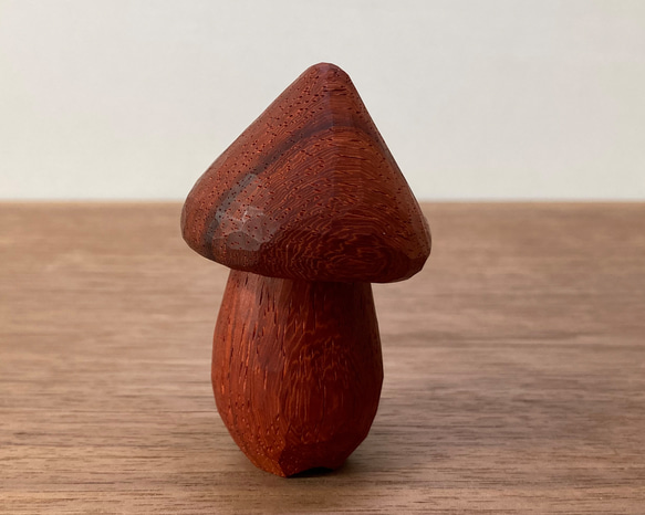 木彫り きのこ 置物 オブジェ（木材：パドウク）（No.T1020） 8枚目の画像