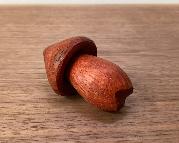 木彫り きのこ 置物 オブジェ（木材：パドウク）（No.T1020） 10枚目の画像