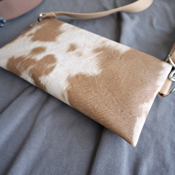 牛皮仿皮單肩包（秋季米色）生態皮革迷你肩背包、智慧型手機肩背包、手拿包 第3張的照片