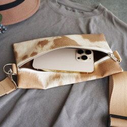 牛皮仿皮單肩包（秋季米色）生態皮革迷你肩背包、智慧型手機肩背包、手拿包 第6張的照片