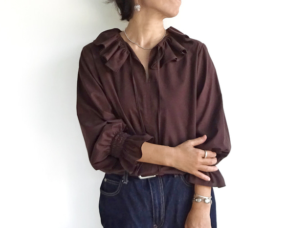 ダブルラッフルカラーブラウス（ブラウン） 5枚目の画像