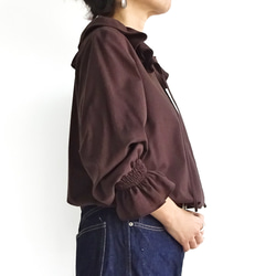 ダブルラッフルカラーブラウス（ブラウン） 6枚目の画像