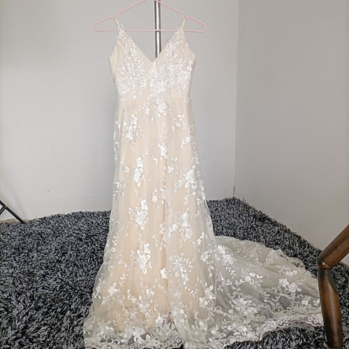 華やか 花柄刺繍 Vネック ウエディングドレス 二次会 パーティードレス  