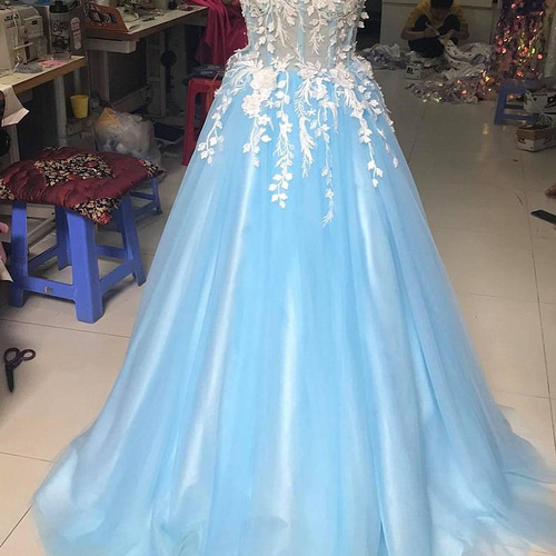 美品！カラードレス 水色 ベアトップ プリンセスライン 花モチーフ  