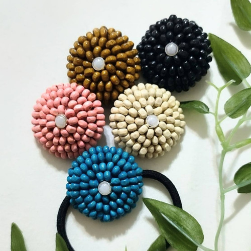 選べるカラー】フラワー＊ウッドビーズ ビーズ刺繍ヘアゴム ヘアゴム 