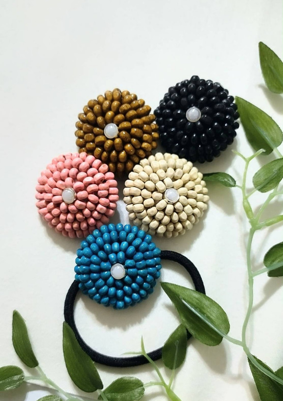 選べるカラー】フラワー＊ウッドビーズ ビーズ刺繍ヘアゴム ヘアゴム