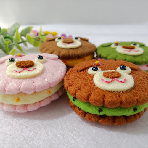 マグネット仕様＊4種類から選んでね♪くまちゃんのクリームサンド 