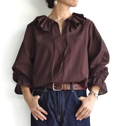 ダブルラッフルカラーブラウス（オフホワイト） ブラウス ngaco