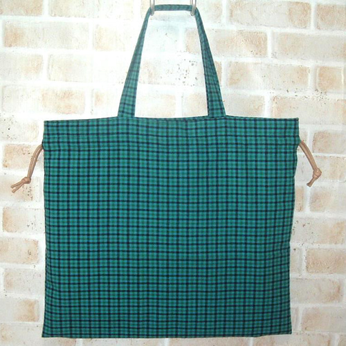 ファミリアチェックの巾着バッグ 手提げ 肩がけ 緑 トートバッグ