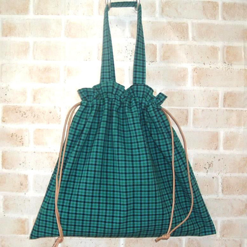 ファミリアチェックの巾着バッグ 手提げ 肩がけ 緑 トートバッグ