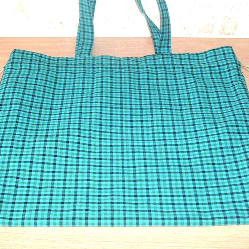 ファミリア　チェック　正方形　トートバッグ　グリーン ファミリア familiar トートバッグ グリーンチェック - メルカリ