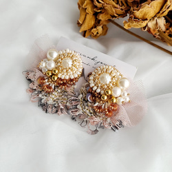 刺繍とツイード、チュールフリルのイヤリング、ピアス イヤリング