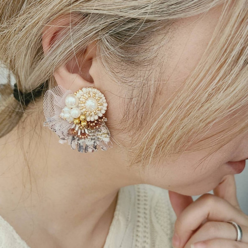 刺繍とツイード、チュールフリルのイヤリング、ピアス イヤリング