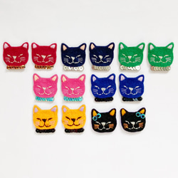 一点物【おねむねこイヤリング】ネイビー（猫・刺繍・フェルト・スパンコール・キラキラ・シンプル・秋冬） 5枚目の画像