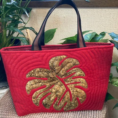 ハワイアンキルトバッグ　バス(レッド、オレンジ) ハワイアンキルトバッグ バス(レッド、オレンジ) - メルカリ