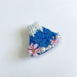 富士山と桜のミニブローチ　ビーズ刺繍　オートクチュール刺繍 6枚目の画像