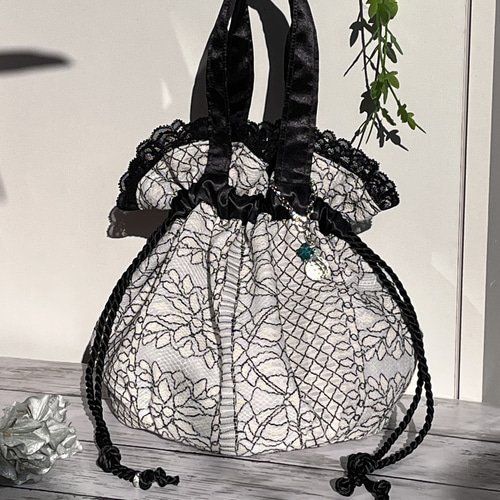 Dress&spice＊レース巾着バッグ 内側サテン 丸底 巾着バッグ Own
