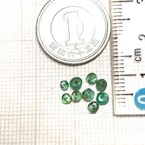 1628. エメラルドボタンカットグラデーション5本連売り 1628. エメラルドボタンカットグラデーション5本連売り - メルカリ