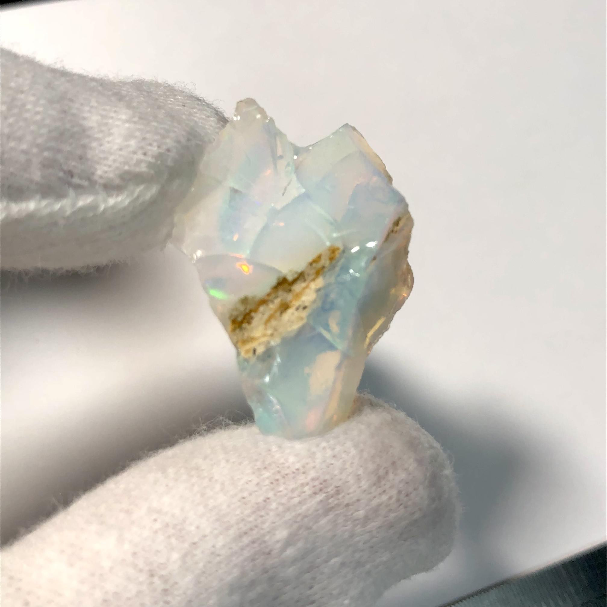 オパール 【一点物】 原石 鉱物 天然石 (No.1562)