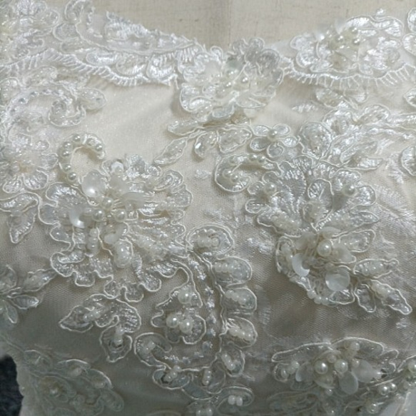 美容產品！婚紗白色露肩柔軟薄紗 A 字拖地中型禮服婚禮 第5張的照片