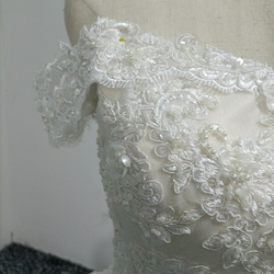 美容產品！婚紗白色露肩柔軟薄紗 A 字拖地中型禮服婚禮 第4張的照片