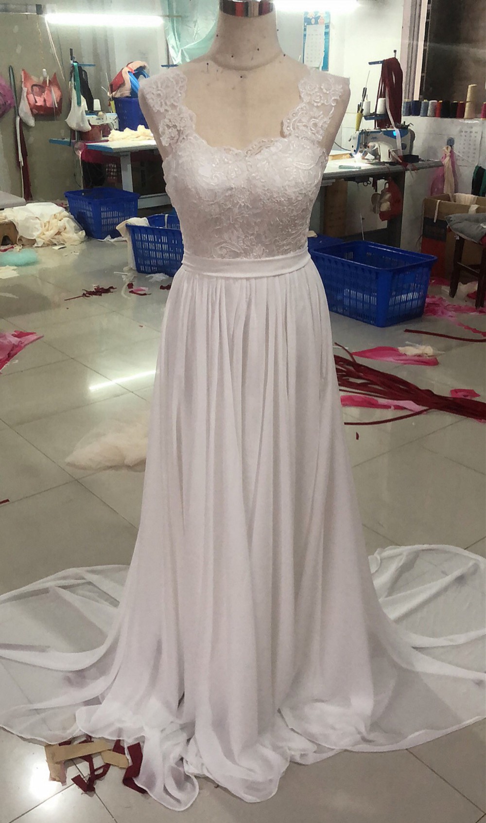 エレガント ウエディングドレス ホワイト 繊細レースふんわりシフォン タンクトップ 二次会