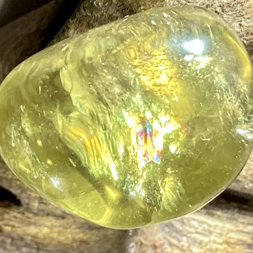 変革の石✨ 万華鏡　オウロヴェルデクォーツ メタモルフォーゼス　タンブル　原石