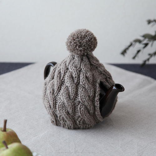 受注制作] 手編みニットのティーポットカバー | ティーコージー