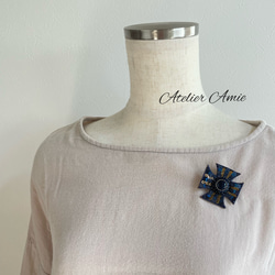 【Atelier Amie】補貨 * 最後1件 藍色十字胸針 高級訂製珠繡 藍色金石 第6張的照片