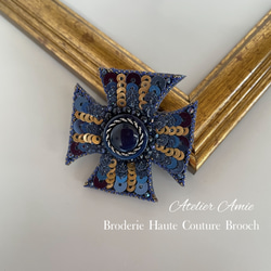 【Atelier Amie】補貨 * 最後1件 藍色十字胸針 高級訂製珠繡 藍色金石 第1張的照片
