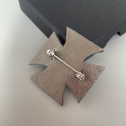 【Atelier Amie】補貨 * 最後1件 藍色十字胸針 高級訂製珠繡 藍色金石 第3張的照片