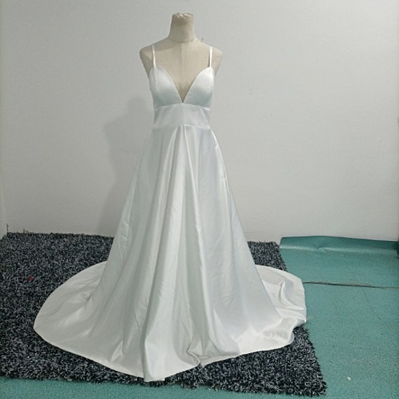 大人気上昇！フランス風 ウエディングドレス ホワイト キャミソール Vネック 憧れのドレス 二次会 1枚目の画像
