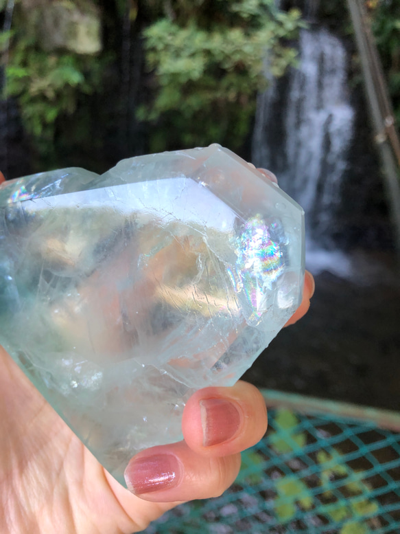 虹入り！フローライトハート♡アップルグリーン☆ 瀧川神社にて浄化☆100mm☆406ｇ 13枚目の画像