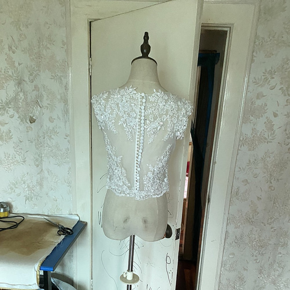優雅白色無袖短上衣婚紗禮服優雅蕾絲上衣可訂製 第2張的照片