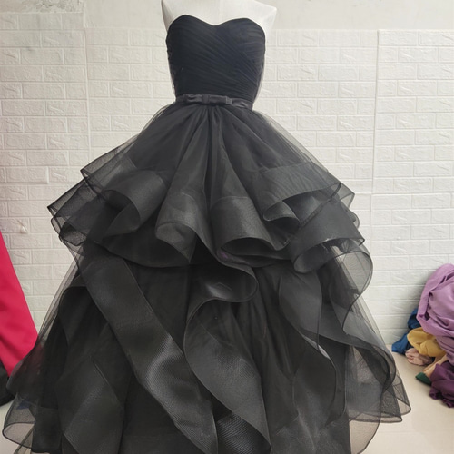 高品質！パーティードレス 黒 ベアトップ 上質オーガンジー 柔らかく  