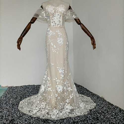 高品質！ウエディングドレス オフショル 花モチーフ 短トレーン  