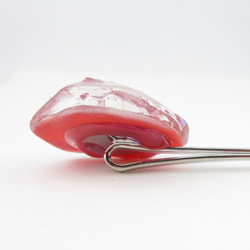 クォーツが暖かく感じる今日この頃、メリーをのせて舞う蝶が素敵でした♪<1点ものヘアピン>HP151 4枚目の画像