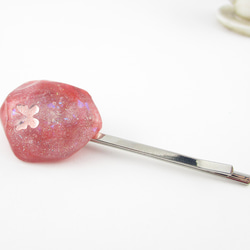 クォーツが暖かく感じる今日この頃、メリーをのせて舞う蝶が素敵でした♪<1点ものヘアピン>HP151 3枚目の画像