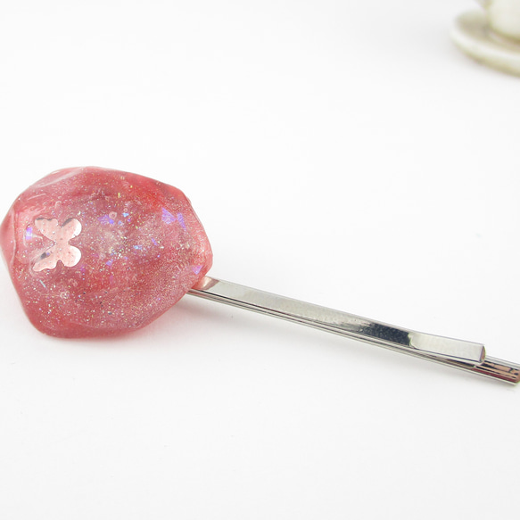 クォーツが暖かく感じる今日この頃、メリーをのせて舞う蝶が素敵でした♪<1点ものヘアピン>HP151 3枚目の画像