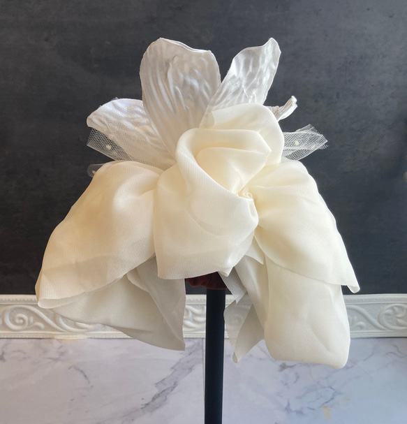 【一点もの】ウェディング　ブライダル 結婚式　花嫁　トーク帽　ヘッドドレス　ヘアパーツ　ヘアアクセサリー　花　フラワー　 2枚目の画像