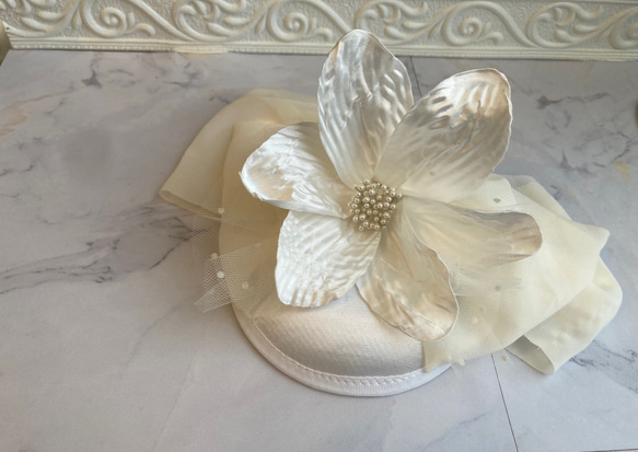 【一点もの】ウェディング　ブライダル 結婚式　花嫁　トーク帽　ヘッドドレス　ヘアパーツ　ヘアアクセサリー　花　フラワー　 3枚目の画像