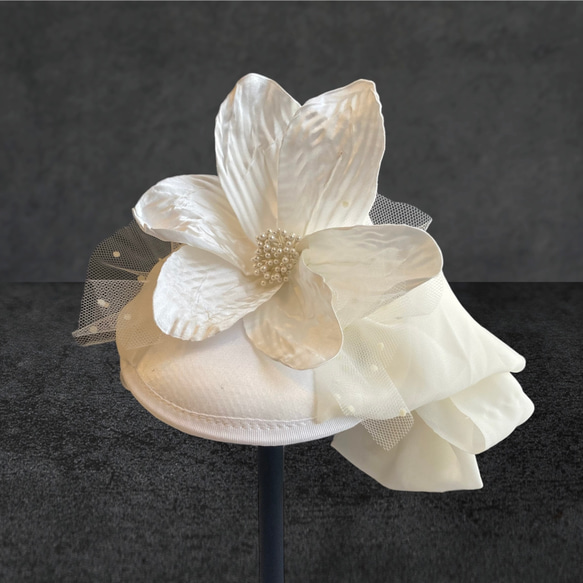 【一点もの】ウェディング　ブライダル 結婚式　花嫁　トーク帽　ヘッドドレス　ヘアパーツ　ヘアアクセサリー　花　フラワー　 1枚目の画像