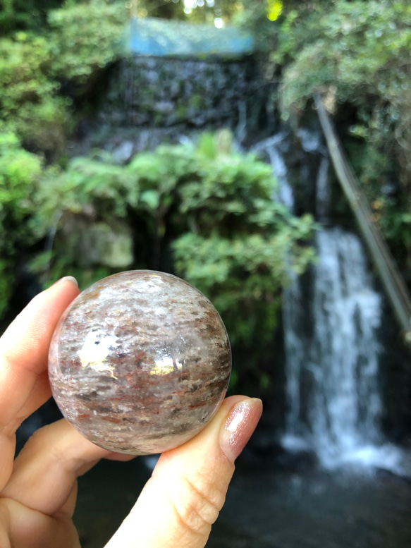 【レア☆】虹入り☆千層ガーデンクォーツスフィア（丸玉）☆45mm！☆瀧川神社にて浄化済み☆選べる台座2種☆No.5 1枚目の画像