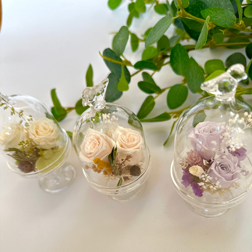 お供え用 プリザーブドフラワーアレンジ作品 ガラスドームで長持ち 白紫 ♡プリザーブドフラワー ガラスドームアレンジ（小鳥）♡お供え