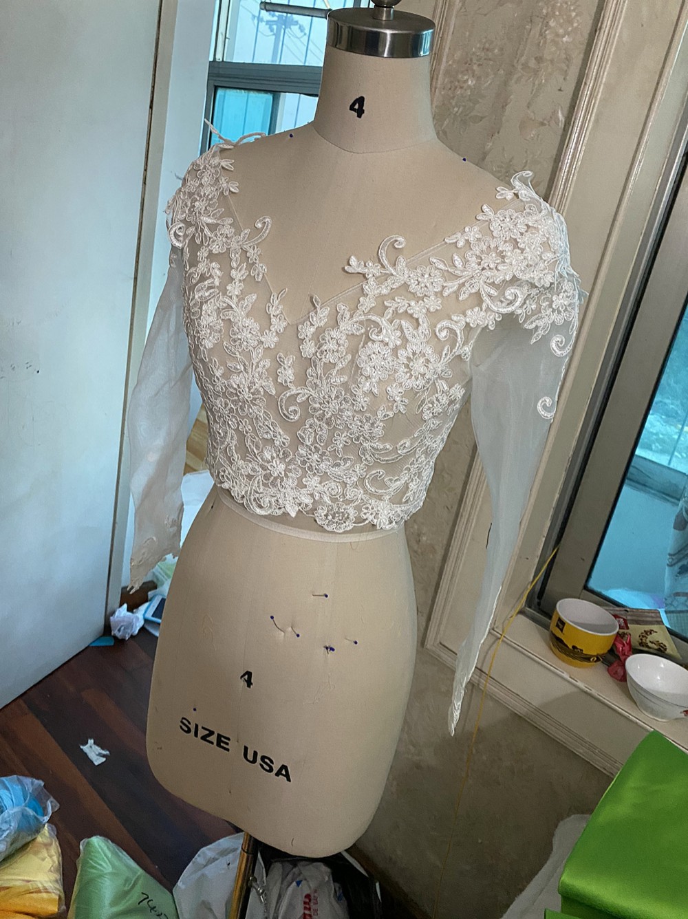 ウエディングドレス用ボレロ レーストップス Vネック　長袖　繊細レース　オーダー可能 結婚式/披露宴