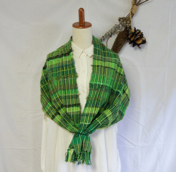 さをり織り　★手織りのストール★  さおり織り　緑　グリーン　マフラー　一点物　個性的　ユニーク　 1枚目の画像