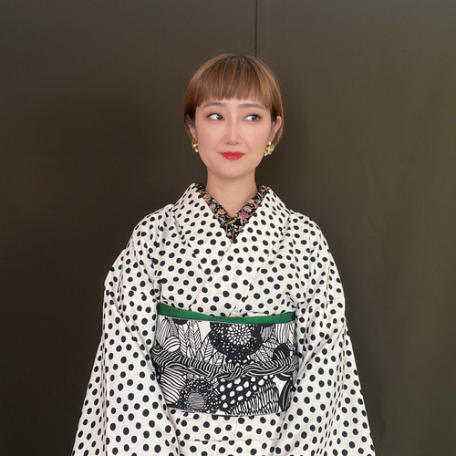 キュートなふぞろいドット木綿着物/アイボリー×ブラック 着物 花