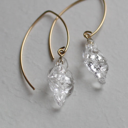 14kgf｜ヴィンテージガラスの揺れる透明な花フックピアス［ダブル］ 4枚目の画像