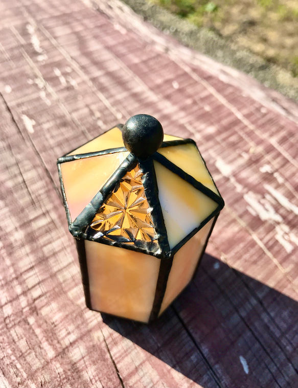 ペットの骨壺　ステンドグラスの骨壺　優しいオレンジ　昭和レトロガラス　麻の葉 1枚目の画像