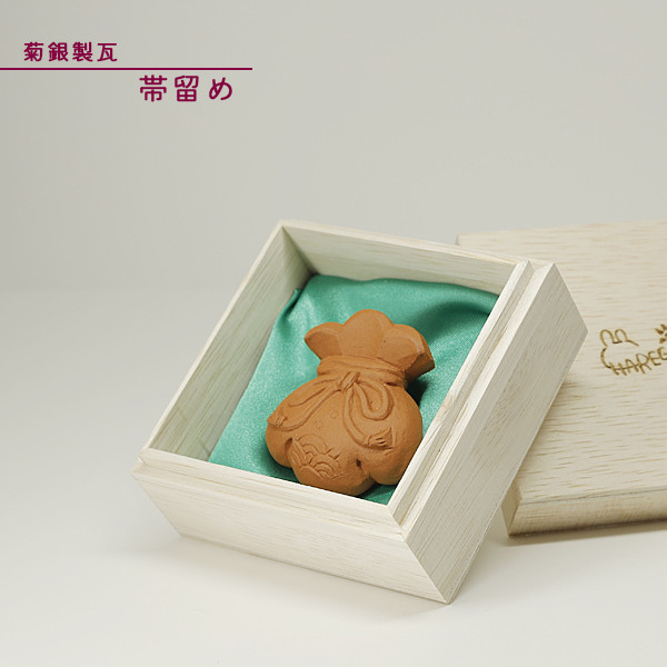 菊間瓦 【HAREGI（ハレギ） 帯留め 赤焼き 巾着】和服 着物 飾り瓦 伝統工芸品 菊銀製瓦 kikugin-602